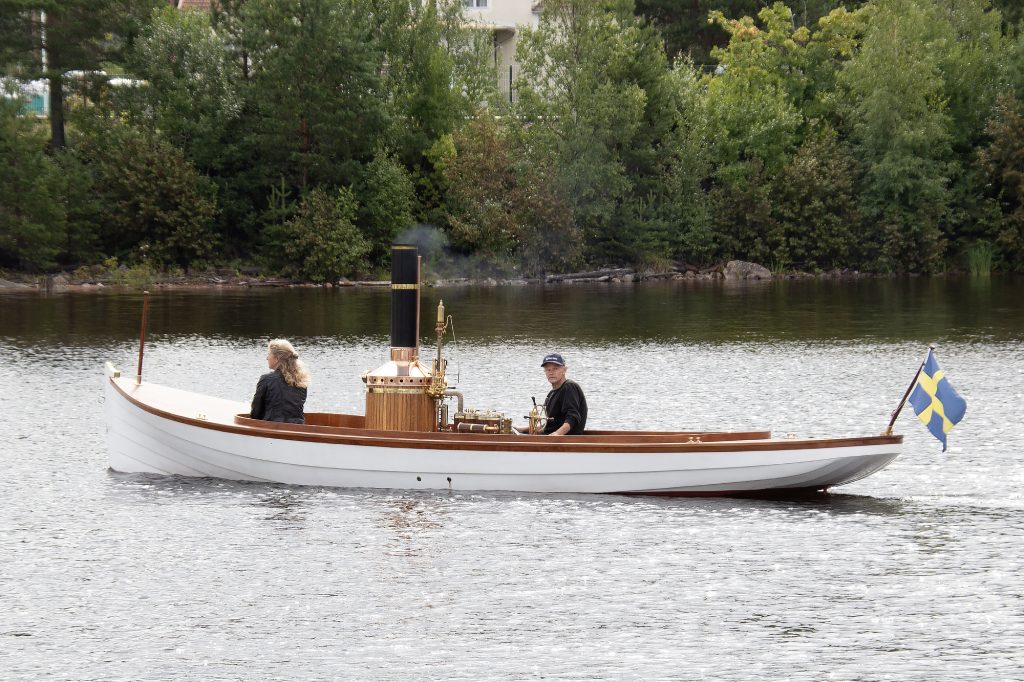 Båten har jag renoverat helt den är troligtvis 100 år gammal och det