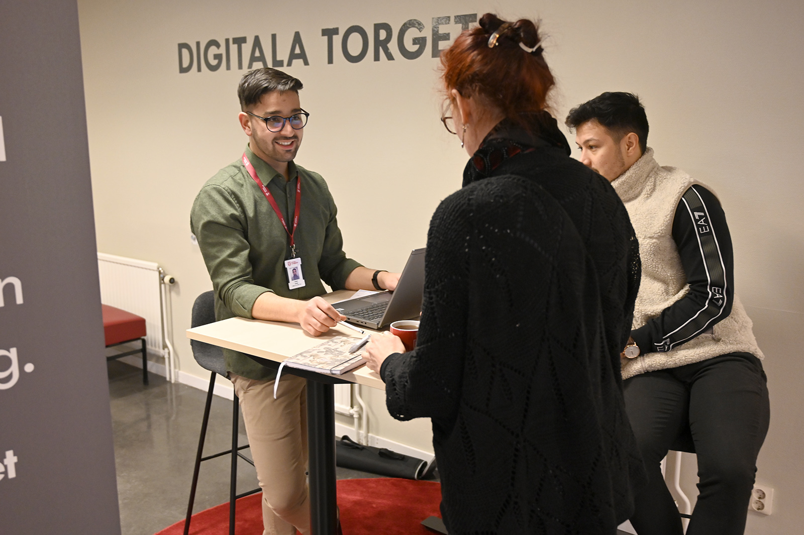 Omid bidrar till digital kunskap ”Alla är inte digitala” Siljan News