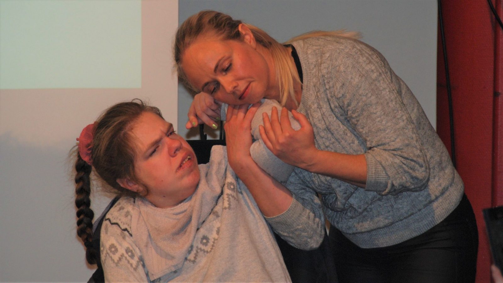 Porno rus ona eri va kuyovi tomonidan becerdin oladi