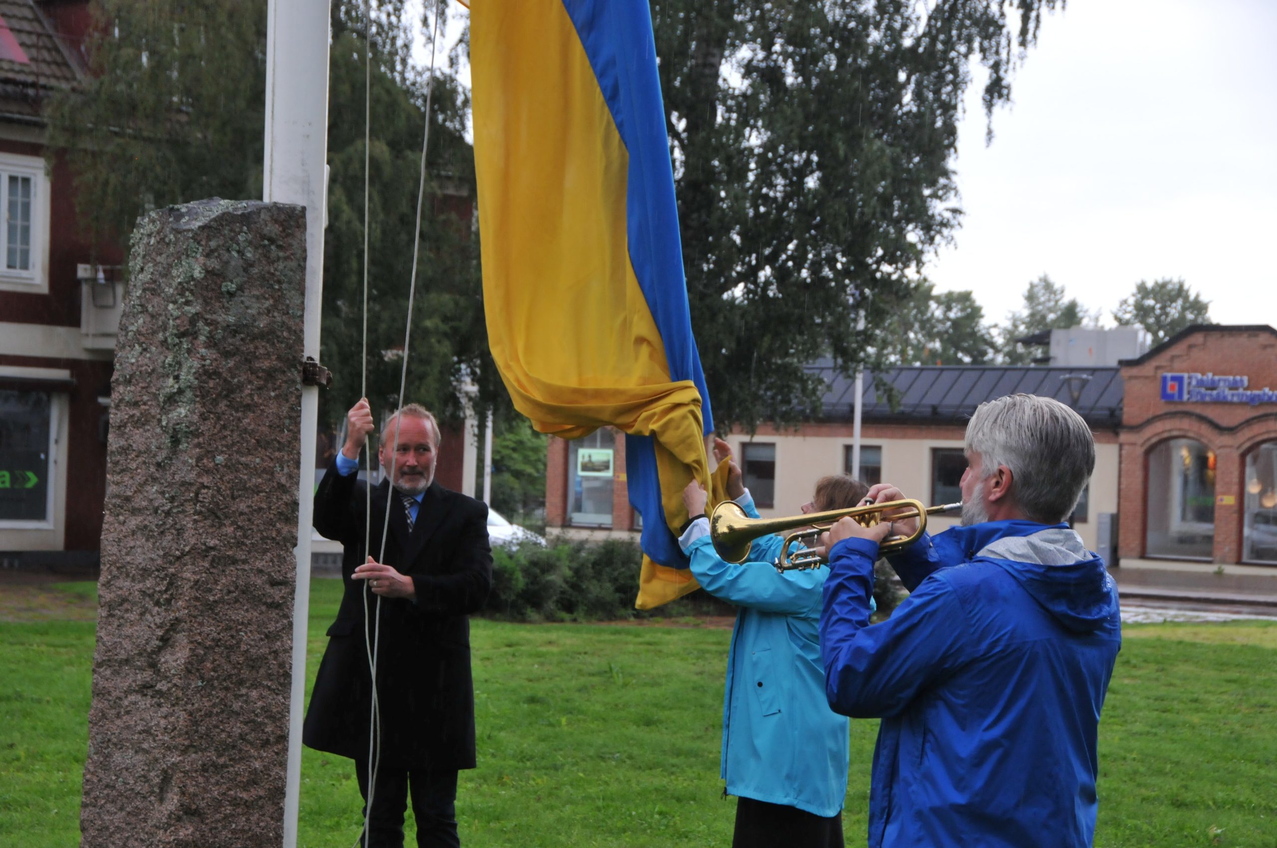 Regnet Föll över Blågul Gemenskap När Ukraina Hyllades - Siljan News