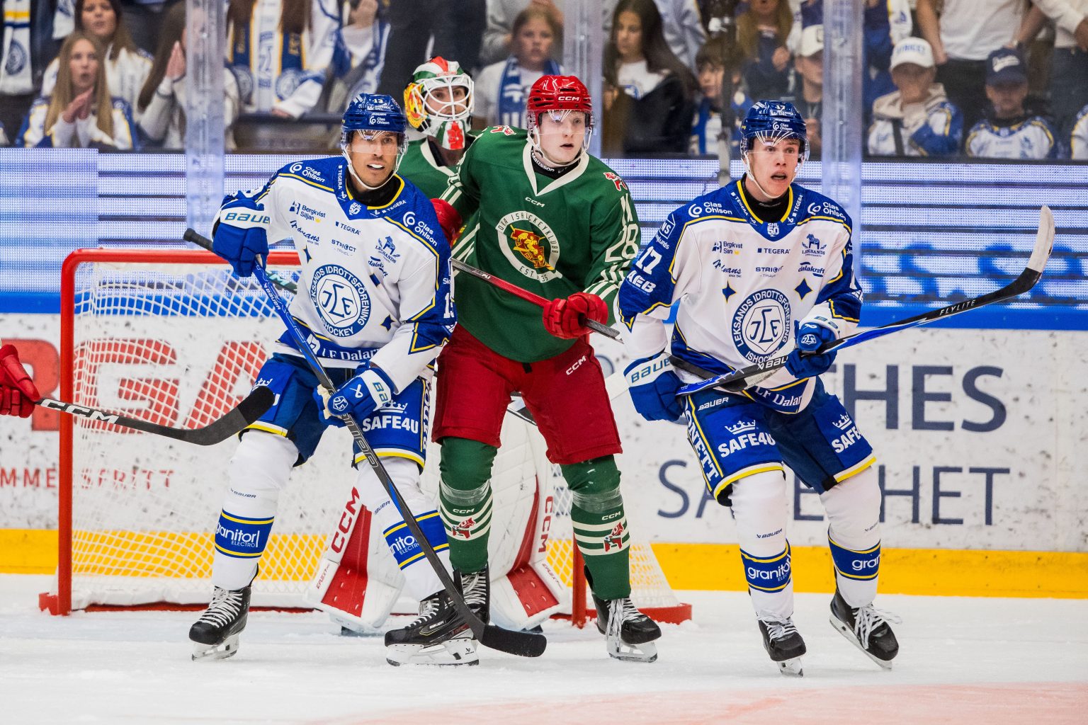 Ayollar hammomida yashirin kamerali jinsiy aloqa Bir teshikka juda kop siklarni qoyish