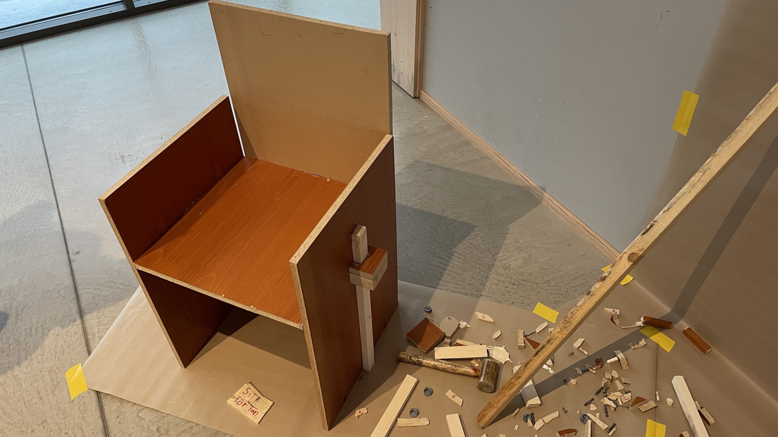 Stol som går att ta isär.