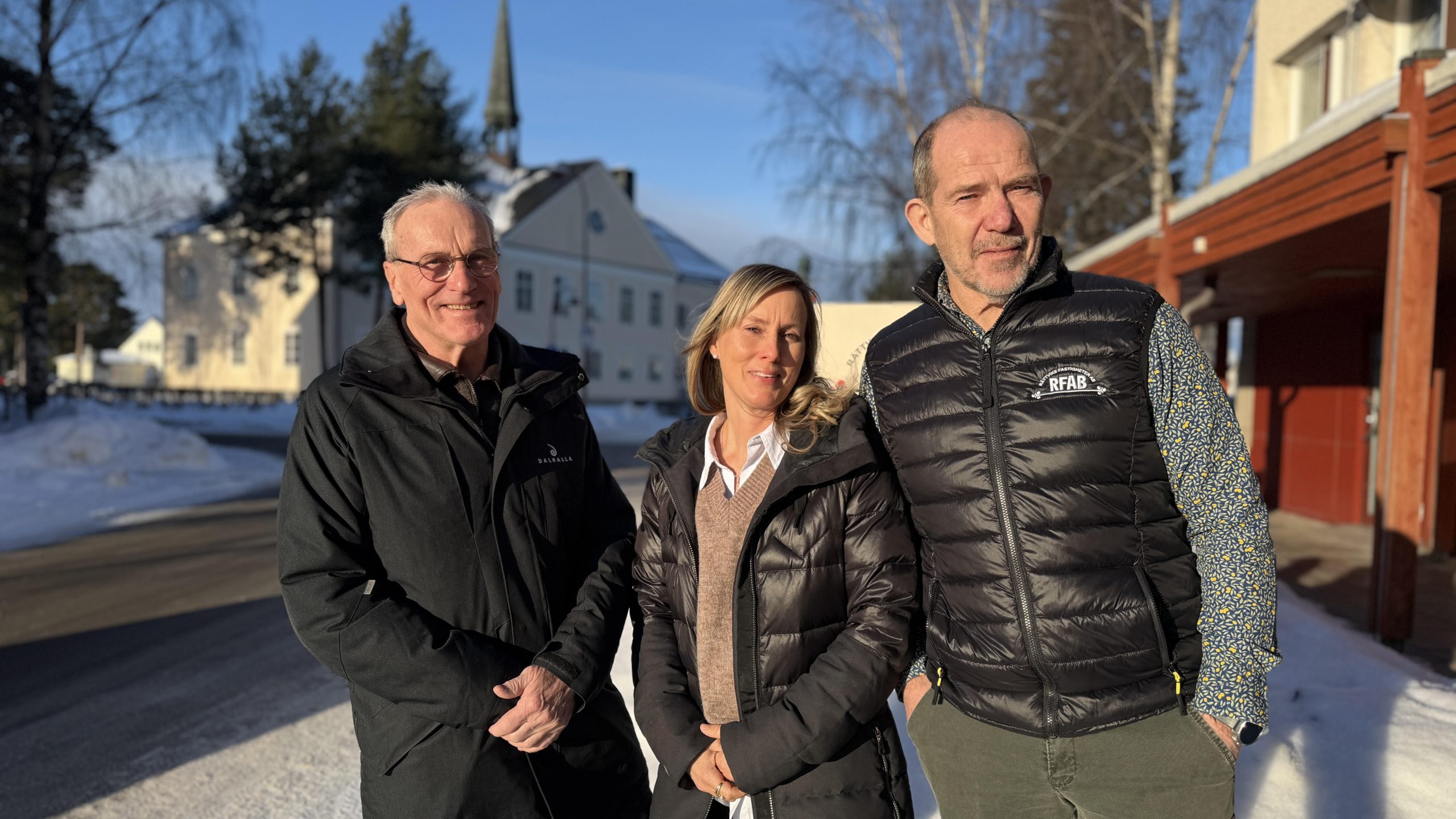 Hans Furn (C), Maria Mårds och Ebbe Evbjer uppställda i vinterlandskap i Rättvik.