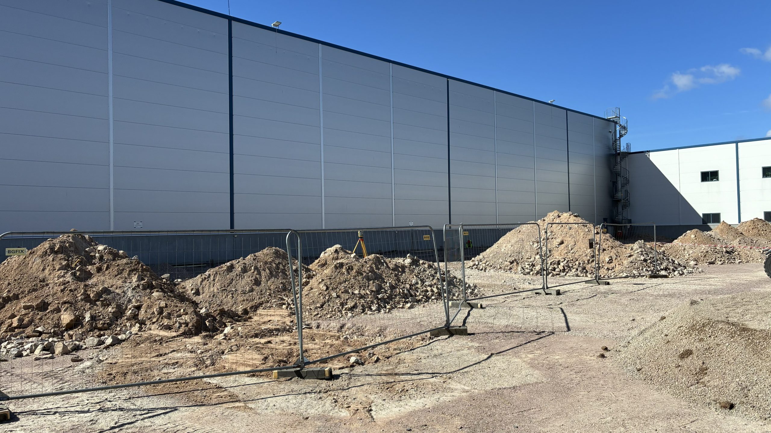 Översiktsbild som visar byggarbetsplatsen där tillbyggnaden ska stå.