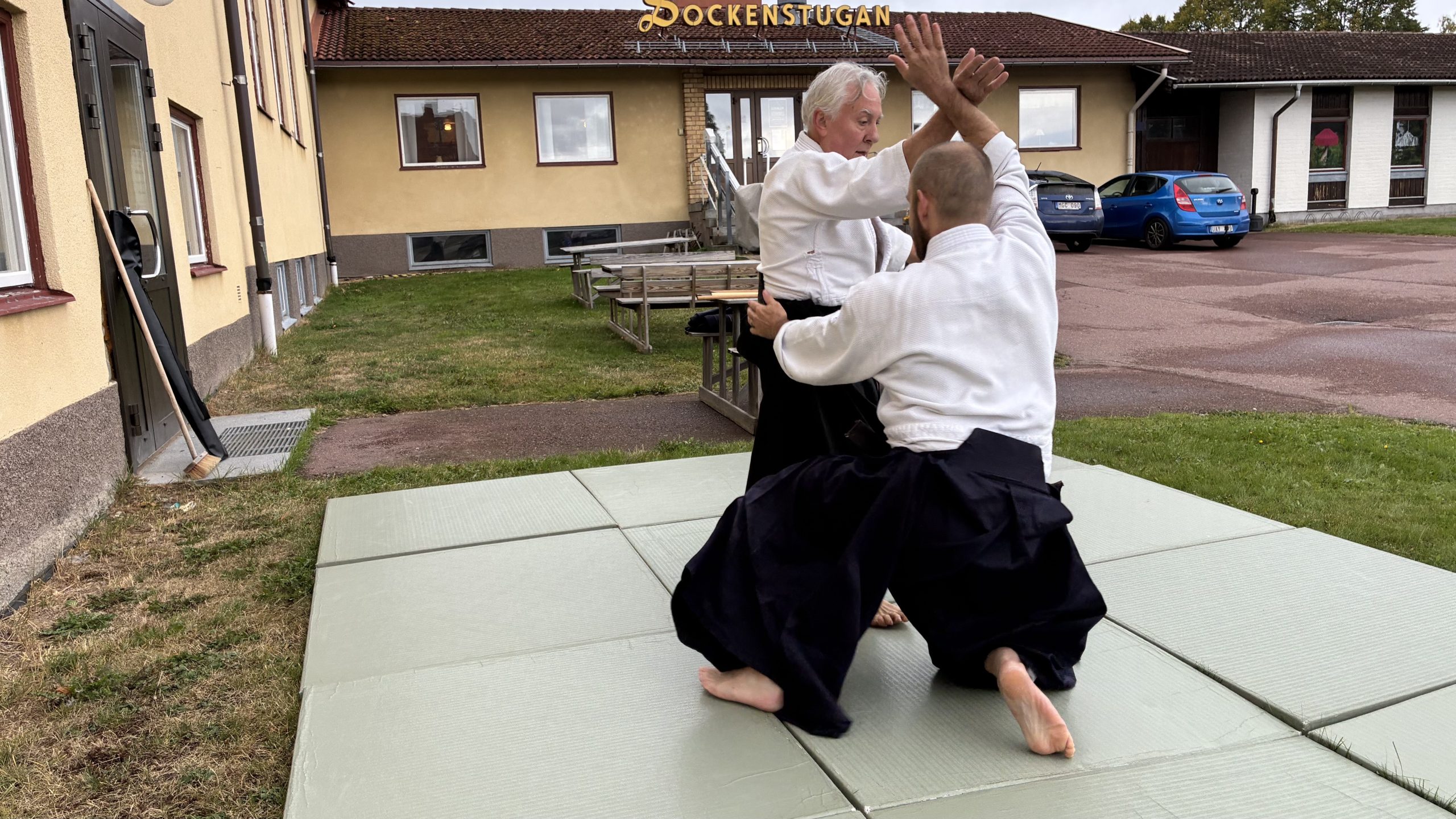 Närkamp där Mats Ahlin blockerar en attack från Jouaqin Muñoz.